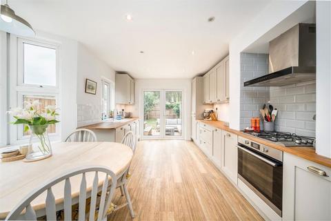 22 Lenham Road, London, SE12 8QN