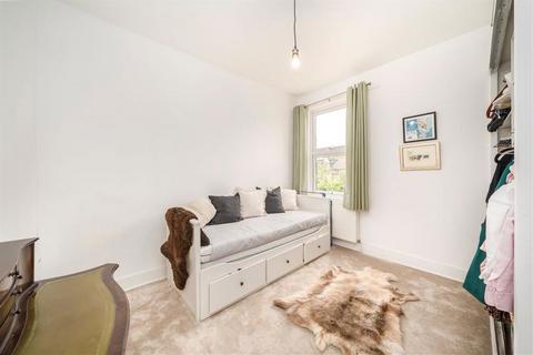 22 Lenham Road, London, SE12 8QN