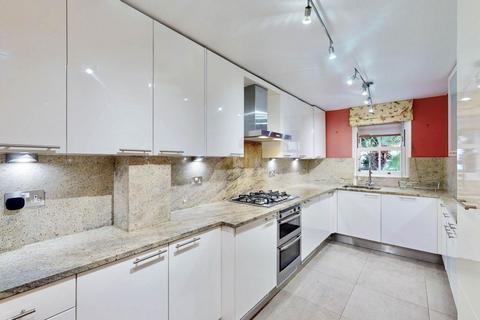 4 bedroom house to rent, Byron Mews, London NW3