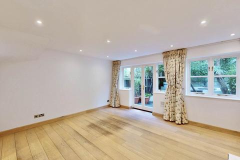 4 bedroom house to rent, Byron Mews, London NW3