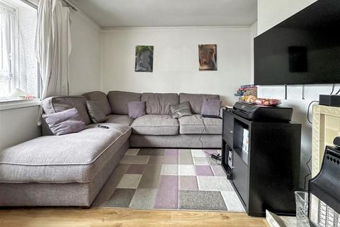 2 bedroom flat for sale, Ringway, Southall UB2
