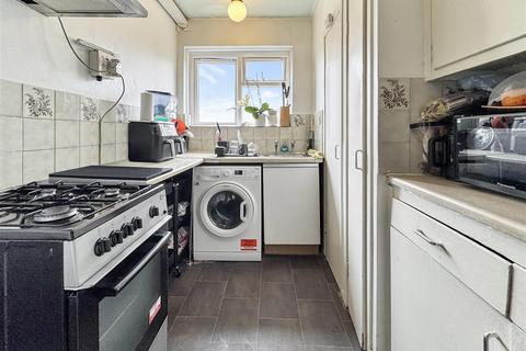 2 bedroom flat for sale, Ringway, Southall UB2