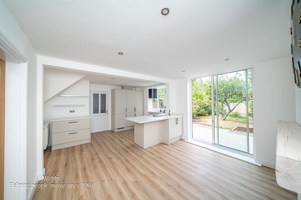 Kitchen/dining/family room