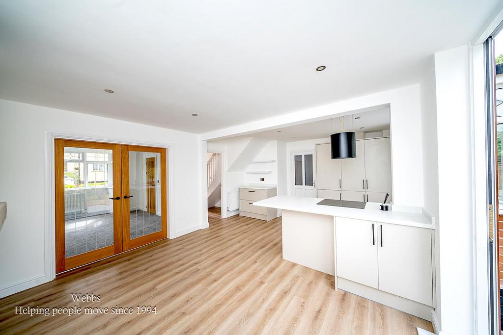 Kitchen/dining/family room