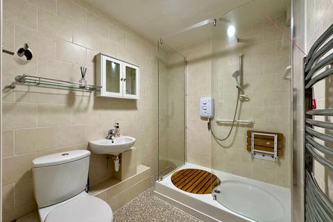 2 bedroom retirement property for sale, Outwood Common Road, Billericay CM11