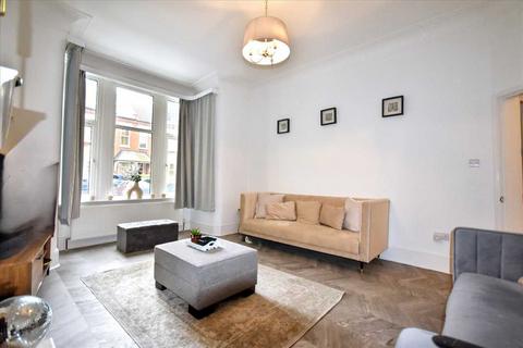 2 bedroom flat for sale, Thornton Avenue, Chiswick