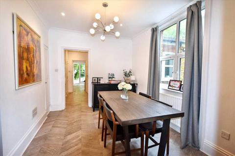 2 bedroom flat for sale, Thornton Avenue, Chiswick