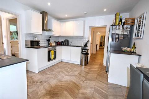 2 bedroom flat for sale, Thornton Avenue, Chiswick