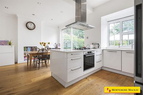 10 Sherbrook Gardens, London, N21 2NU
