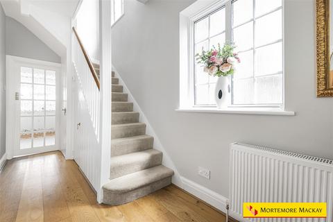 10 Sherbrook Gardens, London, N21 2NU