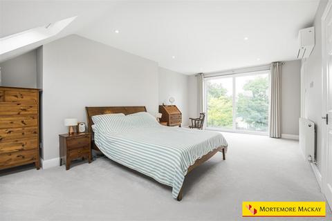 10 Sherbrook Gardens, London, N21 2NU