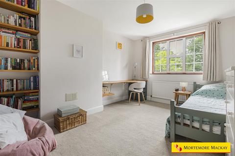 10 Sherbrook Gardens, London, N21 2NU