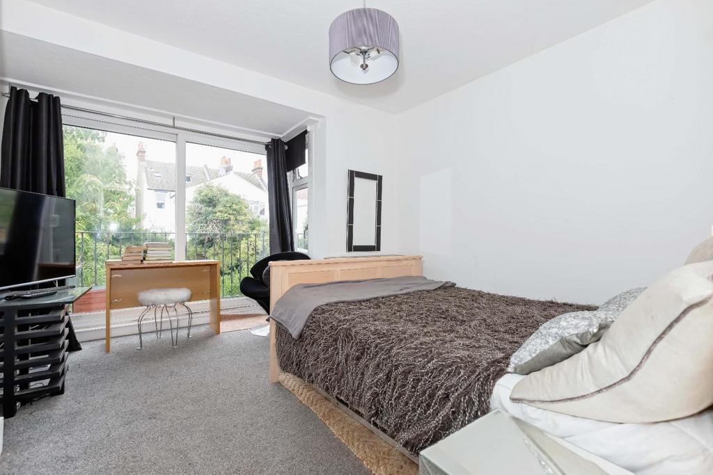 Pembroke Crescent.jpg