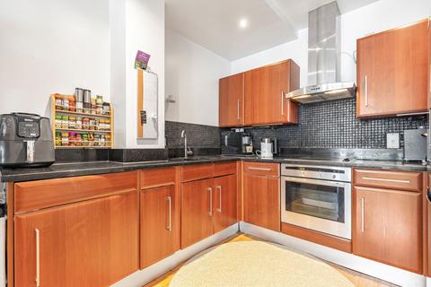 2 bedroom flat for sale, London Road, Isleworth TW7