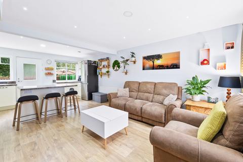 6 Auldcathie Place, Winchburgh, EH52 6TL
