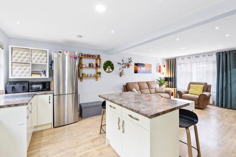 6 Auldcathie Place, Winchburgh, EH52 6TL