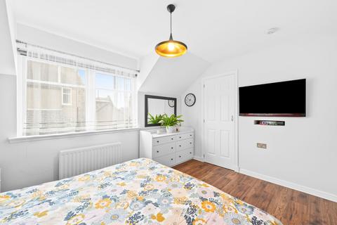 6 Auldcathie Place, Winchburgh, EH52 6TL