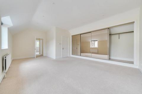 undefined, Lightwater,  Surrey,  GU18