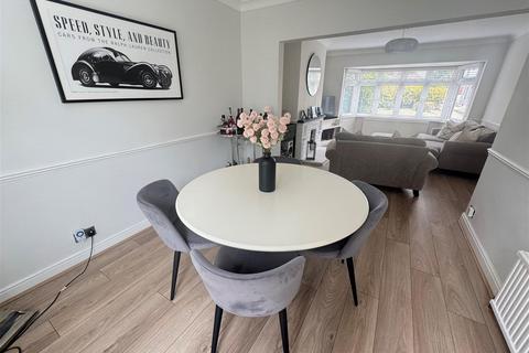 3 bedroom semi-detached house for sale, Leslie Gardens, Rayleigh