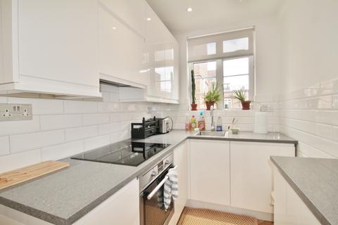 1 bedroom flat for sale, Latymer Court, Hammersmith Road, Hammersmith, W6