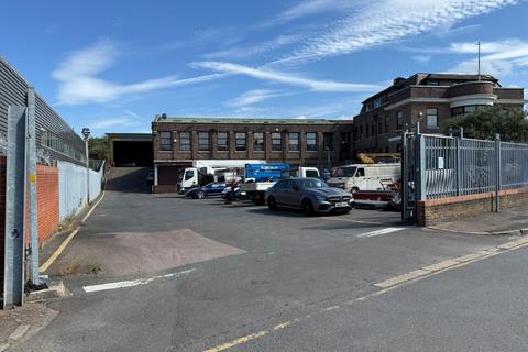 Warehouse to rent, 31 Second Av Chatham ME4 5AU