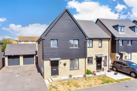 52 Hogarth Close, Hoo, Rochester, ME3 9XQ