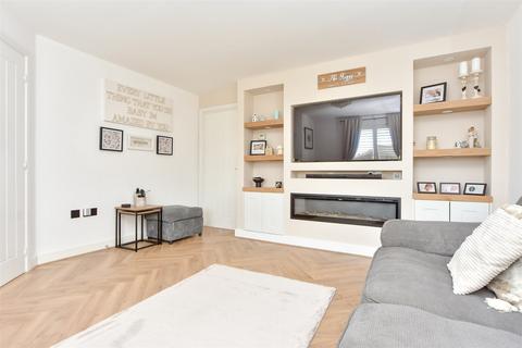 52 Hogarth Close, Hoo, Rochester, ME3 9XQ