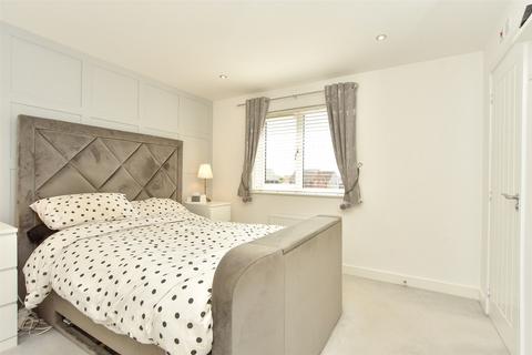 52 Hogarth Close, Hoo, Rochester, ME3 9XQ