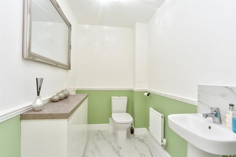 52 Hogarth Close, Hoo, Rochester, ME3 9XQ