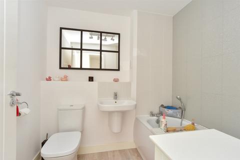 52 Hogarth Close, Hoo, Rochester, ME3 9XQ