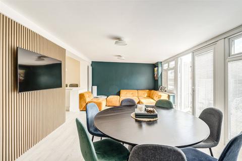 4 bedroom semi-detached house for sale, Brookdean Road, Worthing, West Sussex, BN11