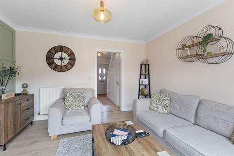 15 Milton Gardens, Featherstone, Pontefract, WF7 5DQ