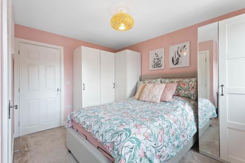 15 Milton Gardens, Featherstone, Pontefract, WF7 5DQ