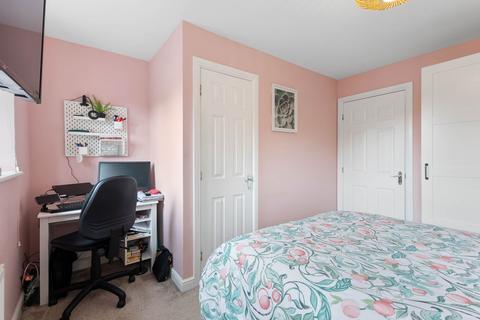 15 Milton Gardens, Featherstone, Pontefract, WF7 5DQ