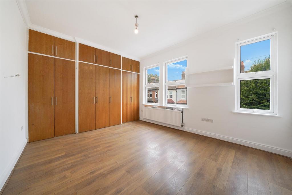48 Pitcairn Road - pf I8 Efs5 WEn0w Ye Wv QBi.jpg