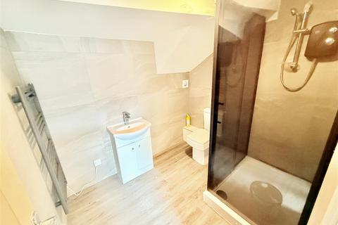 5 bedroom flat to rent, Alfreton Road, Nottingham NG7
