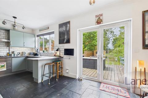 32 Drapers Road, Enfield, EN2 8LU
