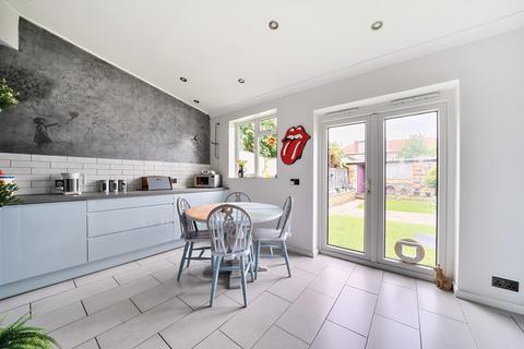 3 bedroom terraced house for sale, Manor Road, Mitcham CR4