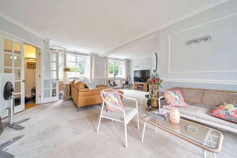 The Dell Hawks Hill Close, Fetcham, Leatherhead, KT22 9DL