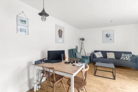 1 bedroom flat for sale, Barrier Point Road, London, E16 2SE
