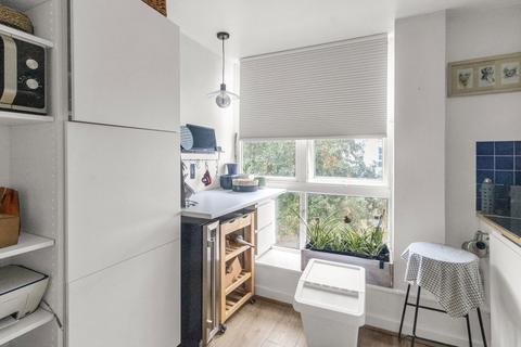 1 bedroom flat for sale, Barrier Point Road, London, E16 2SE