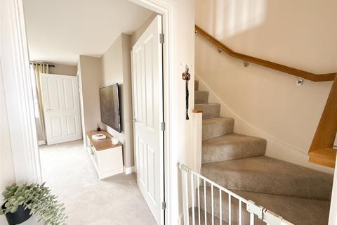 3 bedroom semi-detached house for sale, Meadow Hill, Throckley, Newcastle Upon Tyne, NE15