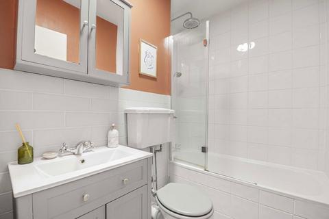 1 bedroom flat for sale, Strathdon Drive, London SW17