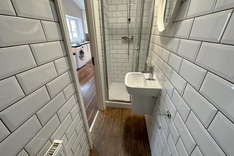 1 bedroom in a house share to rent, Esher Road, L6 6DF,