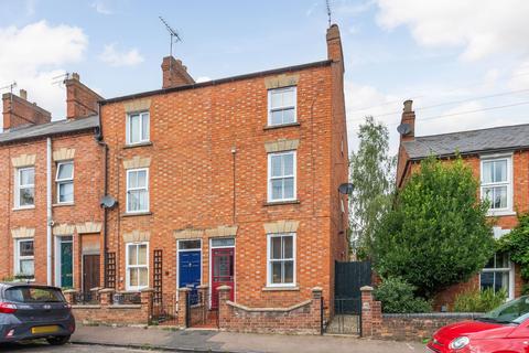 3 bedroom end of terrace house for sale, Queens Road, Banbury