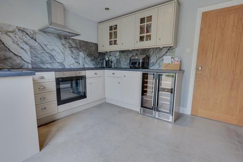 2 bedroom terraced house for sale, Windhill Old Road, Thackley, Bradford, West Yorkshire, BD10