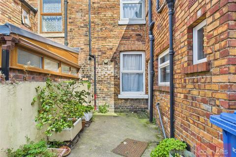 2 bedroom terraced house for sale, Trafalgar Terrace, Scarborough