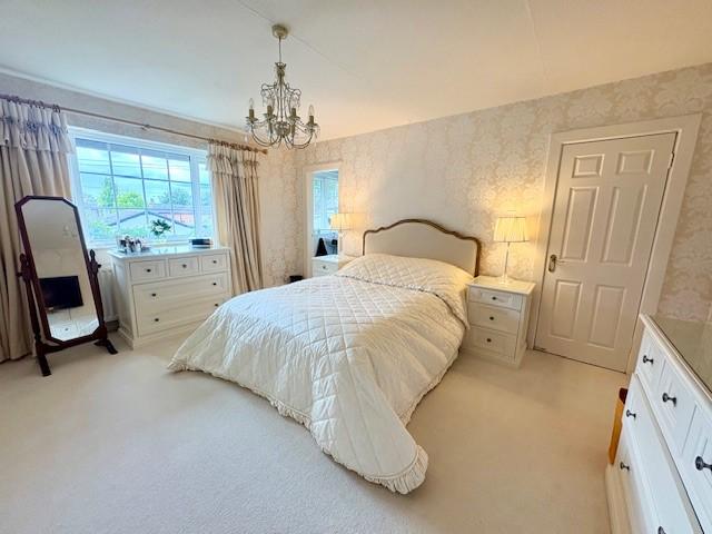 R - Bed 1.jpg