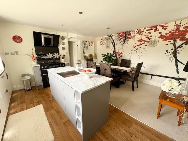 R - Kitchen (2).jpg