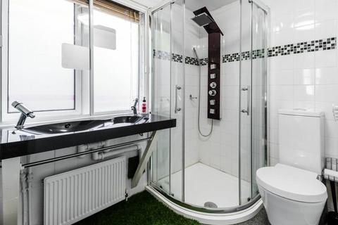 2 bedroom flat to rent, Woodstock Grove, London W12